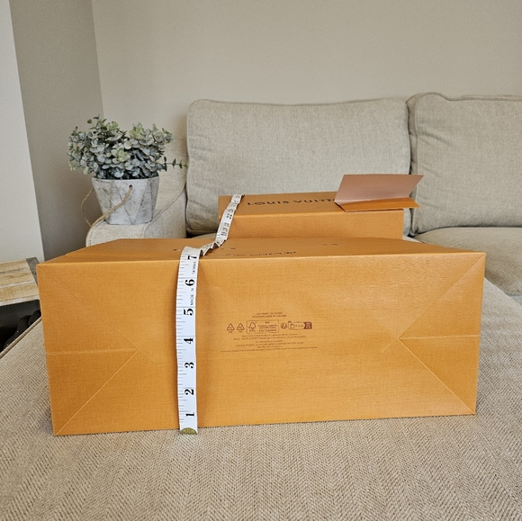 Brand new Louis Vuitton empty gift set - Picture 13 of 16